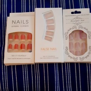 Press on nail tips. Colors: shades are nude or natural.